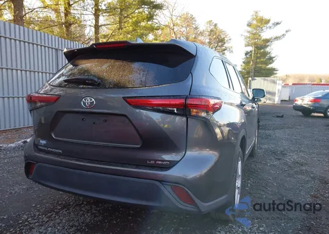 2021 Toyota Highlander Le z USA, uszkodzony, nr VIN 5TDBZRBH8MS528233